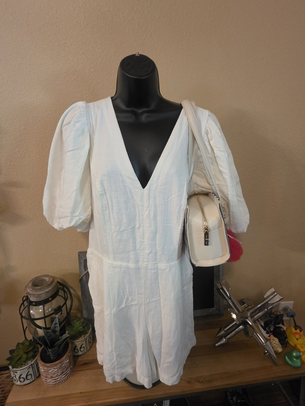 Express Cream V-Neck Puff Sleeve Romper Size Large